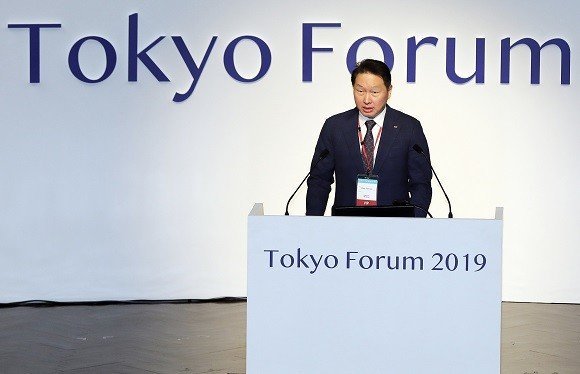 최태원 SK그룹 회장이 6일 일본 도쿄대에서 열린 도쿄포럼 2019'에 참석해 사회적 가치를 설파하고 있다./사진=SK그룹