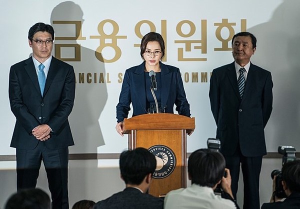 론스타 먹튀를 소재로 한 영화 ‘블랙머니’ 스틸컷.