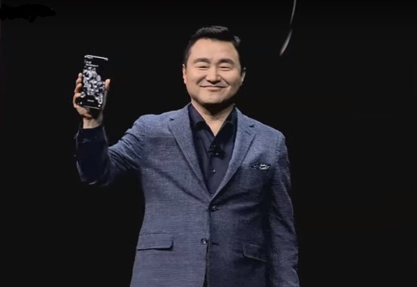 노태문 삼성전자 무선사업부 사장이 11일 ‘삼성 갤럭시 언팩 2020’에서 제품을 소개하고 있다. /사진=삼성전자 영상 갈무리