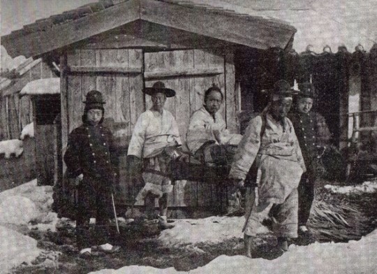 동학농민혁명을 이끈 전봉준 장군(가운데)의 모습이 찍힌 유일한 사진. 1895년 3월30일 새벽 2시 사형당했다. 그의 나이 마흔한살이었다. /사진=동학농민혁명기념재단