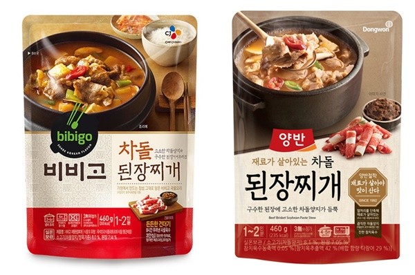 CJ제일제당 비비고 차돌 된장찌개(왼쪽)와 동원F&B 양반 차돌 된장찌개