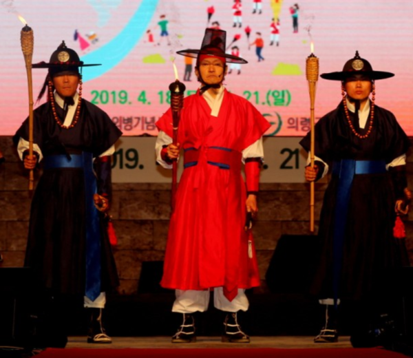 곽재우 장군을 재현한 '홍의장군축제' 장면. /자료사진=경남 의령군