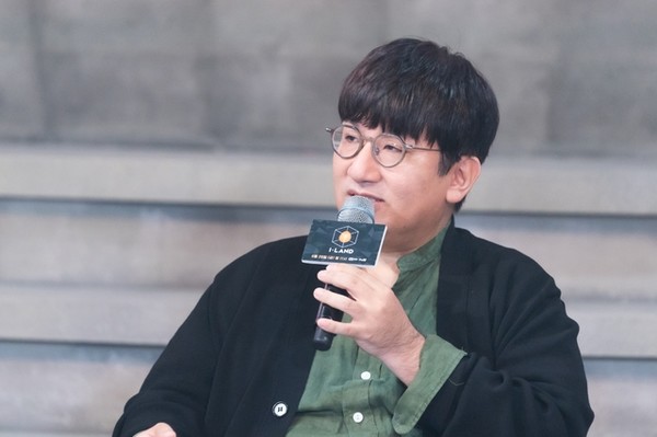 BTS 멤버들에게 통 큰 주식 증여를 한 방시혁 빅히트 의장. /사진=엠넷