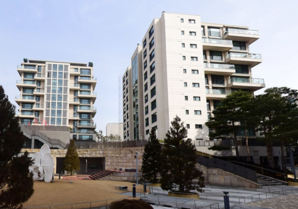 2015년부터 실거래가 1위 기록을 쓰고 있는 서울의 아파트 단지.