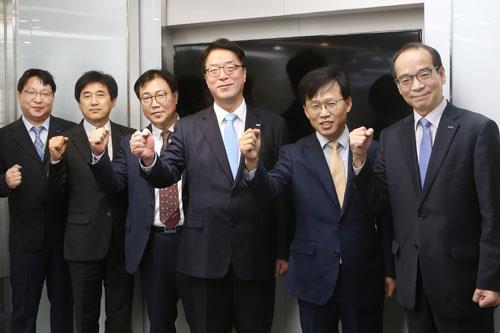 지난 3월 주주총회 특별지원반 출범식에 참석한 이명호 예탁원 사장(왼쪽 4번째). /사진=한국예탁결제원