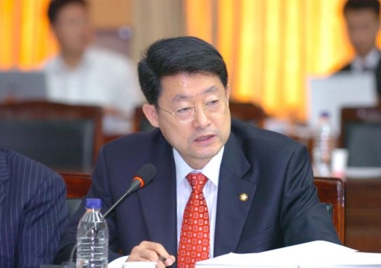 새누리당 국회의원 시절의 정희수 생보협회장 내정자. /사진=정희수 SNS