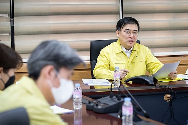 지난 4월 2일 금융상황 점검회의를 주재하고 있는 손병두 당시 금융위원회 부위원장. /사진=금융위원회