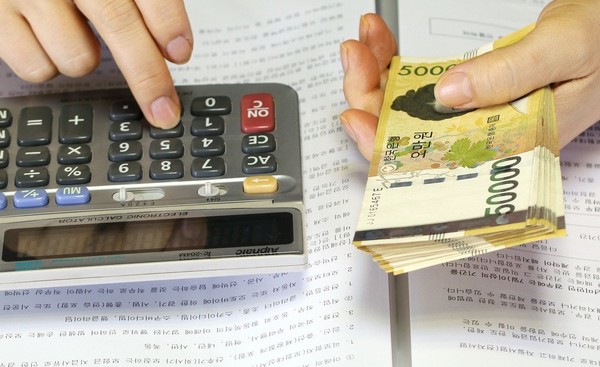 한 인터넷 전문은행이 연리 8.5%의 적금 상품을 내놓자  ‘미끼’라는 반응이 지배적이다. /사진=픽사베이