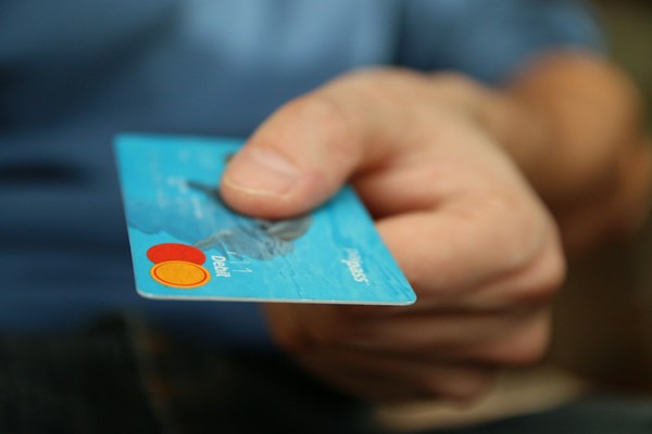 신용카드사들이 빅테크에 대응해 하나의 앱카드로 다른 카드사의 카드도 쓸 수 있게 간편결제 시스템을 개방하기로 했다. /사진=픽사베이