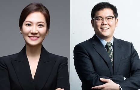 장선하(왼쪽) 상무와 장동하 실장. /사진=교원그룹