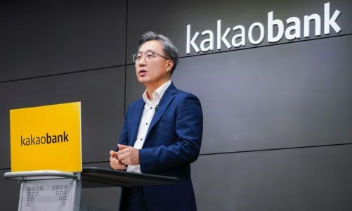지난달 5일 처음으로 연봉을 공개한 카카오뱅크 윤호영 대표는 지난해 3억5600만원의 급여와 2억800만원의 성과급을 합쳐 5억6400만원의 연봉을 받았다. /사진=카카오뱅크