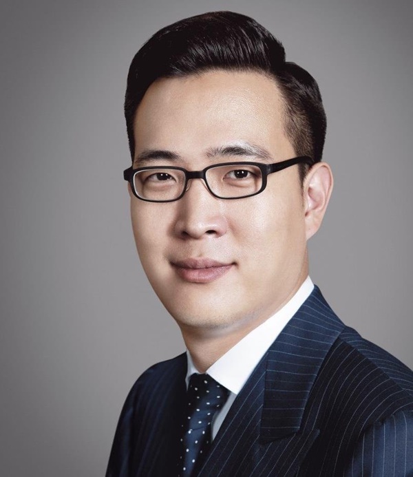 한화그룹 3세 김동선이 본업 외 일식집을 운영하면서 겸업에 대한 특혜 시각이 나오고 있다. /사진=한화그룹
