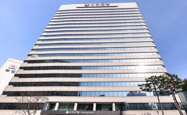 신한금융지주회사가 BNP파리바 카디프손해보험 지분 94.54%를 인수하며 본격적으로 손해보험 시장에 진출하게 됐다. 신한금융지주는 이로써 종합금융지주회사로 한 걸음 더 도약하게 됐다.