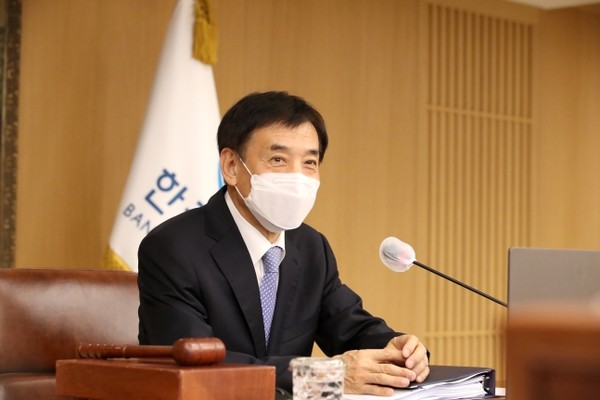 이주열 한국은행 총재가 14일 한국은행에서 열린 금융통화위원회 본회의를 주재하고 있다. 금통위는 이날 기준금리를 1.25%로 올렸다. /사진=한국은행