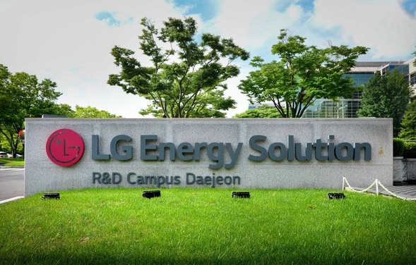 주식시장 급락 소식에 누리꾼들은 물적분할로 상장한 LG에너지솔루션을 향해 분노의 목소리를 쏟아내고 있다. /사진=LG에너지솔루션