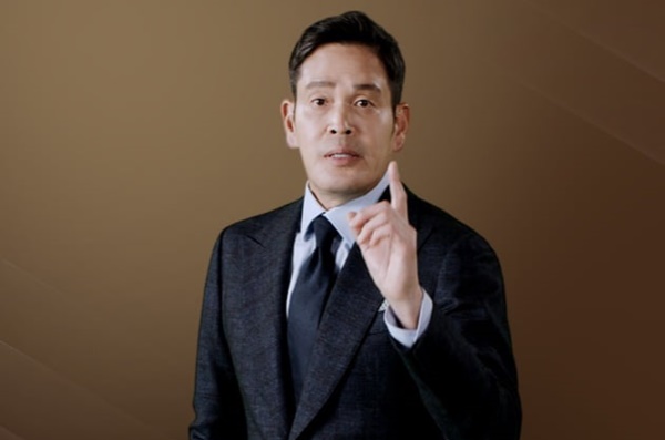 정용진 신세계그룹 부회장이 롯데에 이어 현대백화점과도 대결구도를 형성하는 모양새다. /사진=신세계그룹