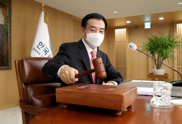 오는 24일 열리는 한국은행 금융통화위원회에서 기준금리를 올릴지 관심이 쏠리고 있다. 사진은 이주열 한은 총재. /자료사진=한국은행