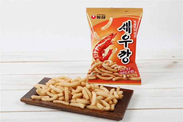 농심이 오는 3월 1일부터 새우깡 가격을 100원 올린다. /사진=농심