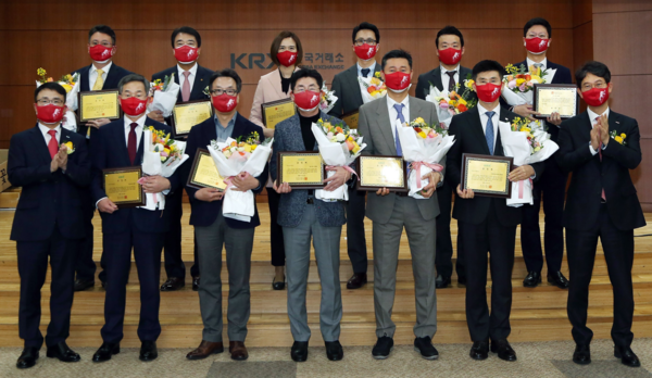 한국거래소는 지난 10일 서울 여의도 사무소에서 2021년도 유가증권시장 공시우수법인 시상식을 가졌다. /사진=한국거래소