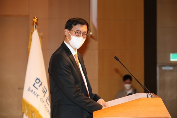 이창용 한국은행 총재는 16일 기준금리를 0.5%포인트 인상하는 ‘빅스텝’에 대해 시장을 보고 결정하겠다고 밝혔다. 사진은 이 총재가 지난 4월 21일 취임식에서 취임사를 낭독하고 있는 모습. /사진=한국은행