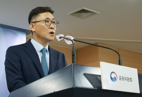 권대영 금융위원회 금융정책국장이 지난 9일 안심전환대출 추진계획에 대해 설명하고 있다. /사진=금융위원회
