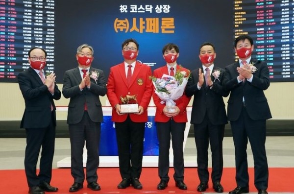 19일 성승용, 이명세 공동 대표이사(왼쪽 3, 4번째) 등이 참석한 가운데 샤페론의 코스닥시장 상장기념식이 열렸다. /사진=한국거래소