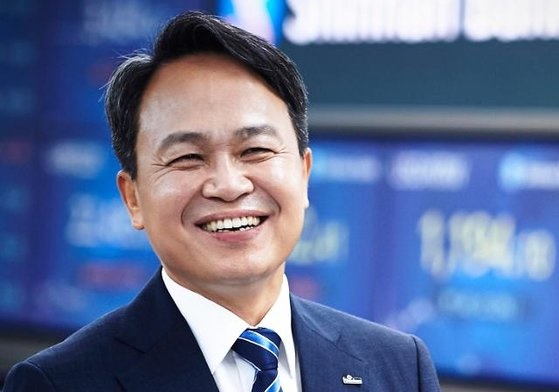 신한금융지주 회장후보추천위원회는 지난 8일 진옥동 신한은행장(사진)을 차기 회장 단독 후보로 추천했다. /사진=신한은행