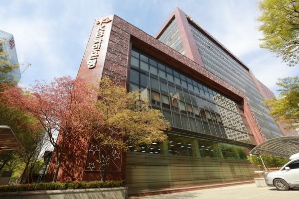 금융감독 당국으로부터 기관경고를 받은 KB국민은행에서 열흘도 지나지 않아 또 금융사고가 발생했다. /사진=KB국민은행