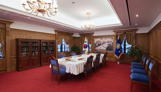 이번 달 2명의 금융통화위원회 위원이 교체되면서 앞으로 통화정책방향에 이목이 쏠린다. 사진은 한국은행 화폐박물관에 복원된 옛 금통위 회의실. /사진=한국은행