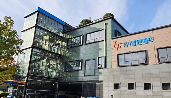 코스닥 상장사 엘앤에프가 코스피 이전상장을 추진한다. /사진=엘앤에프