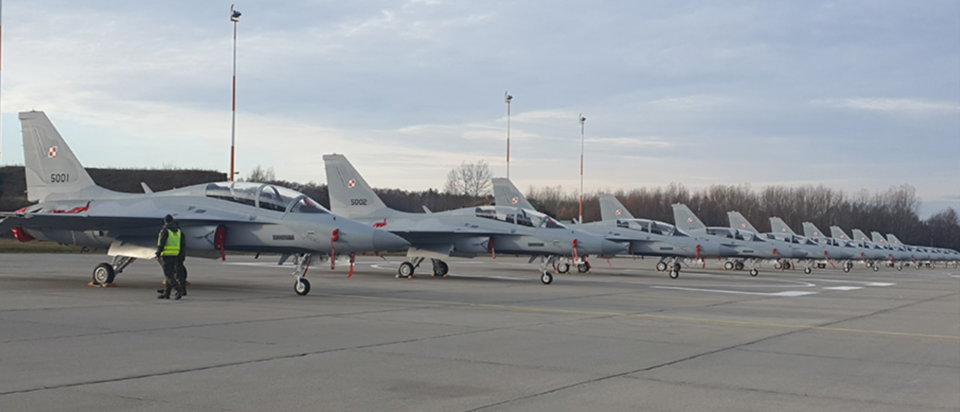 KAI가 폴란드 수출계약을 체결한 지 1년 3개월 만인 지난해 12월 29일 폴란드 수출형 FA-50GF 12대 납품을 완료했다. /한국항공우주산업