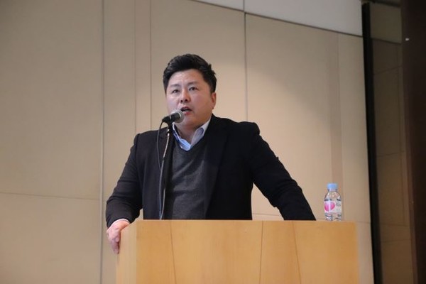 김진현 이에이트 대표가 지난 2일 기자간담회에서 성장 전략을 소개하고 있다. /사진=이에이트
