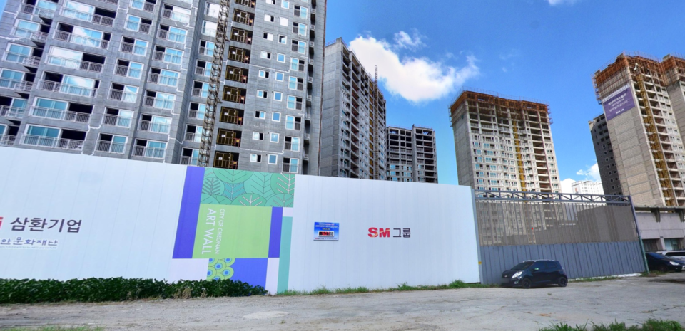 ‘천안역 경남아너스빌 어반하이츠’가 안전성 논란에 휩싸였다. 사진은 천안역 경남아너스빌 어반하이츠 현장 전경. /네이버 지도