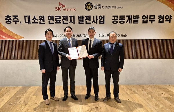 SK그룹의 친환경 에너지 발전 사업 회사 SK이터닉스가 상장 이후 2연상을 기록했다. 사진은 지난달 26일 ‘참빛그룹’과 연료전지 사업 공동개발을 위한 업무협약을 맺은 모습. /사진=SK이터닉스