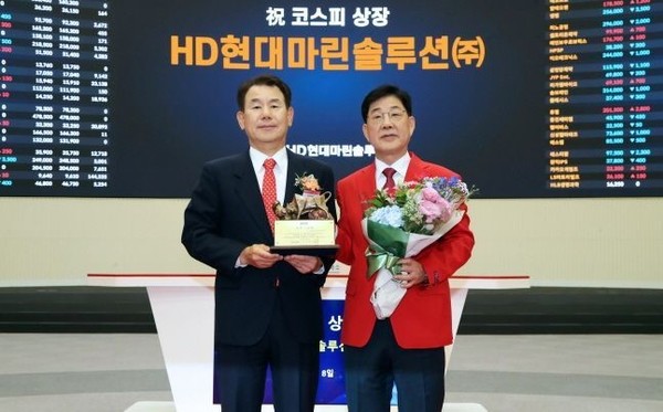 8일 이기동 대표이사(오른쪽)와 정은보 한국거래소 이사장 등이 참석한 가운데, HD현대마린솔루션 상장 기념식이 한국거래소 서울사옥 홍보관에서 열렸다. /사진=한국거래소