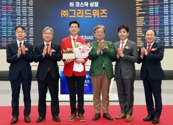 14일 김구환 대표이사(왼쪽 3번째) 등이 참석한 가운데, 그리드위즈 상장 기념식이 한국거래소 서울사옥 홍보관에서 열렸다. /사진=한국거래소