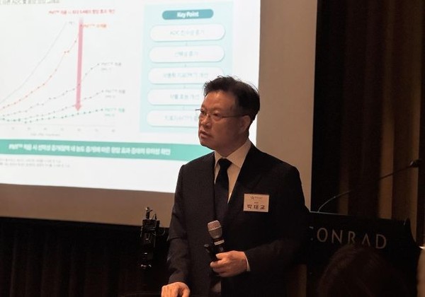 ADC 플랫폼 전문기업 ‘인투셀’이 23일 코스닥시장에 상장한다. 사진은 지난달 박태교 인투셀 대표가 기업설명회에서 성장 전략을 소개하고 있다. /사진=인투셀