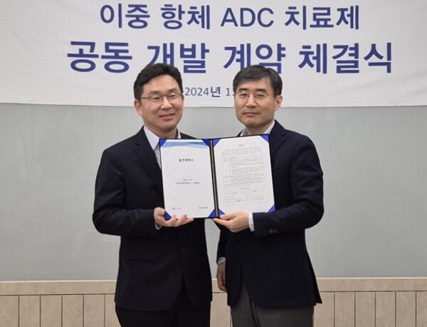 항암제 및 안과 질환 치료제 개발 등 자연과학 및 공학 연구개발업을 영위하는 ‘카나프테라퓨틱스’가 16일 코스닥시장에 상장한다. 사진은 2024년 11월 GC녹십자와 이중항체 약물접합체 공동개발 계약 체결식 장면. 오른쪽이 이병철 카나프테라퓨틱스 대표다. /사진=GC녹십자