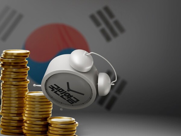국민연금이 앞으로 5년간 국내 주식 목표 비중을 14.9%에서 20.8%로 높이겠다고 밝히자, 고갈 위기로 언제 작동이 멈출지 모르는 ‘국민연금 시계’를 우려하는 이들의 반발도 커지고 있다. /일러스트=클립아트코리아