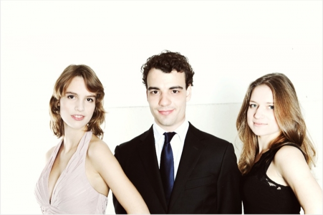Delta piano trio 단체컷 2.jpg