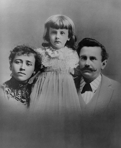 1890년대 오 헨리의 가족사진. 첫번째 부인 애솔과 딸 마가렛. 매기로 불린 마가렛은 아버지의 마지막을 지킨 유일한 핏줄이다. /사진=위키피디아
