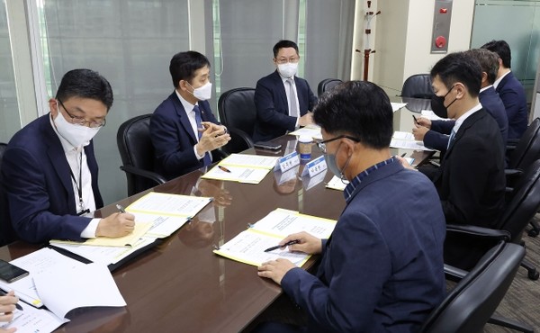 김주현 금융위원장(왼쪽 2번째)이 28일 관계기관 합동 불법공매도 근절 대책회의를 하고 있다. /사진=금융위원회