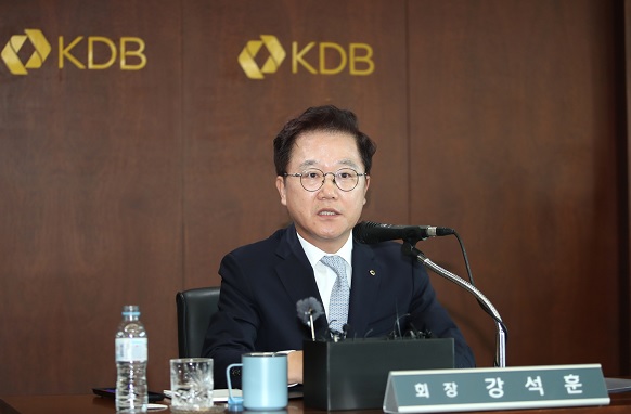 강석훈 산업은행 회장이 지난해 9월 26일 대우조선해양 매각 관련 브리핑을 진행하고 있다. /사진=KDB산업은행